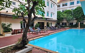 โรงแรมเอเวียน